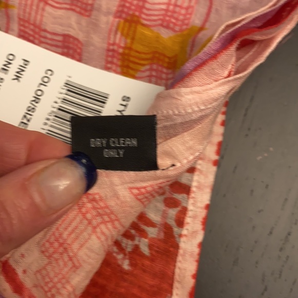 NWT women’s scarf - Picture 4 of 4